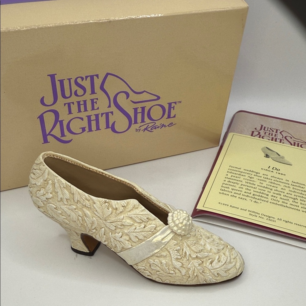 Just The Right Shoe by Raine “I Do” Circa 1990 Item 25031 Ivory Leaf Relief